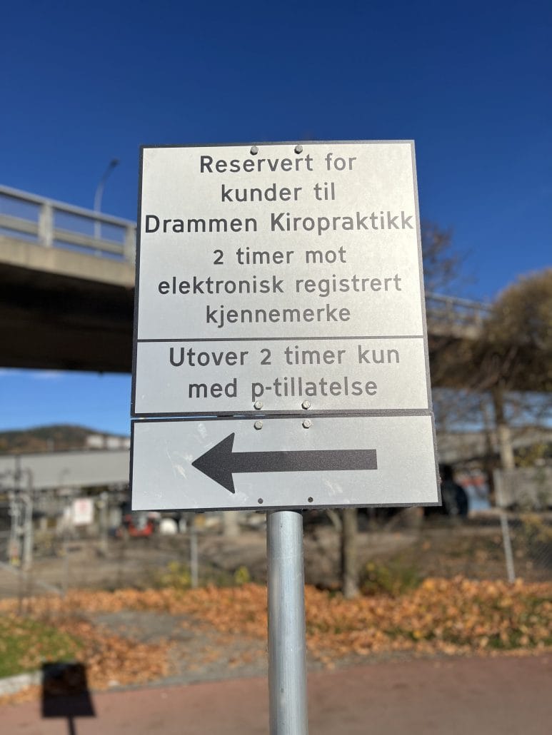 Parkering / Gjesteparkering / Et tverrfaglig behandlingstilbud / Drammen Kiropraktikk og Helse / Kiropraktor